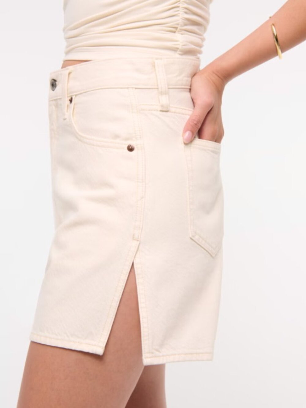 NWT Abercrombie Curve Love High Rise Loose Shorts, Size 31, Cream - Picture 2 of 4
